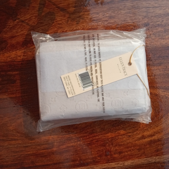 Original Ellen Tracy NWT Wallet *Light Cream Colour - Picture 17 of 17